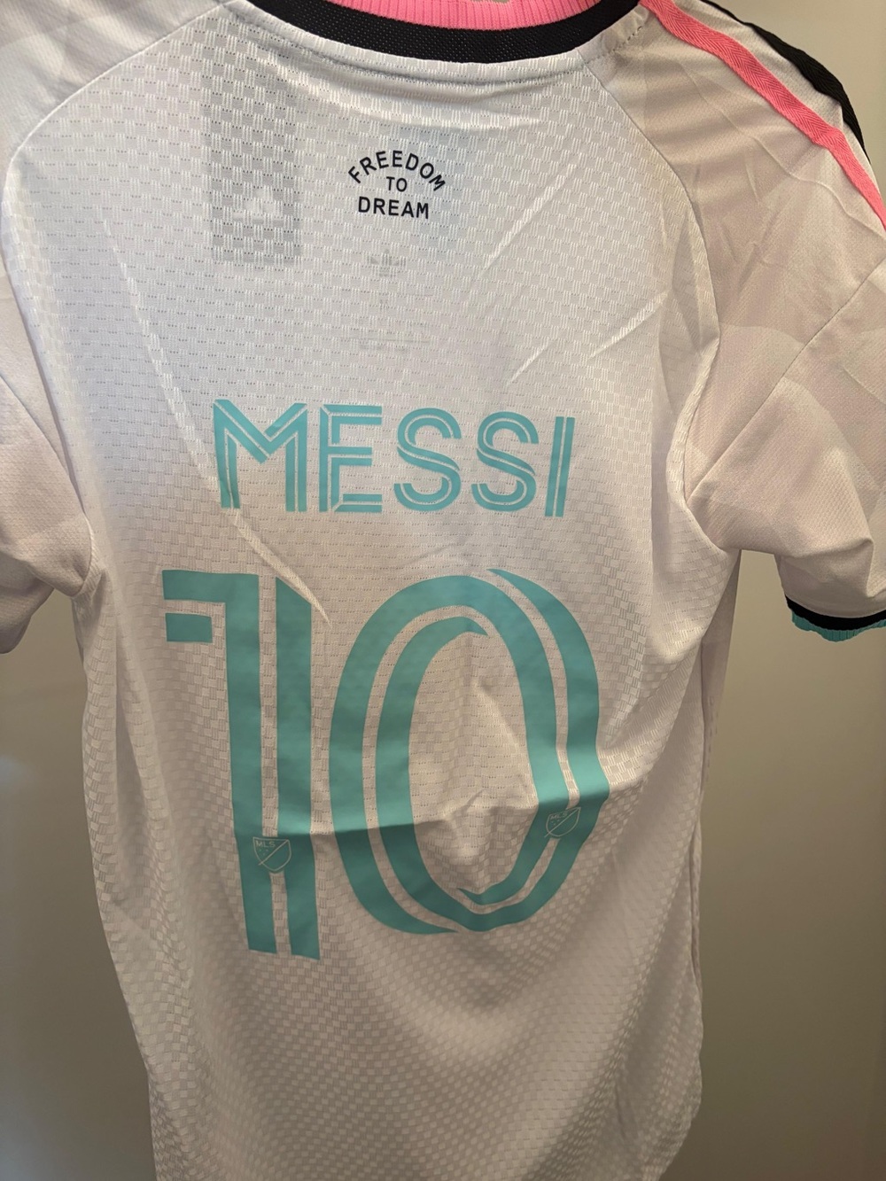 Messi 2026/27 Inter Miami Kit - Picture 2 of 7